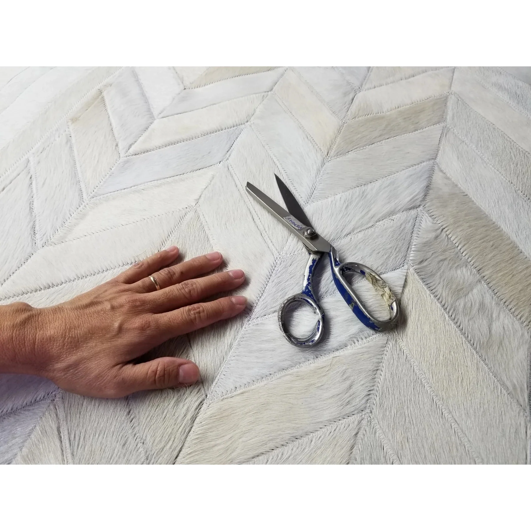 CHEVRON Cowhide Rug - Image 5