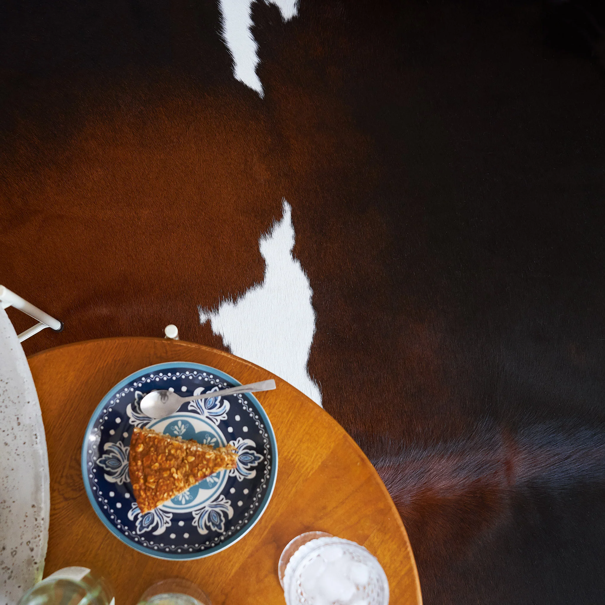 Chocolate and White Brazilian Cowhide Rug: XXL - Image 6