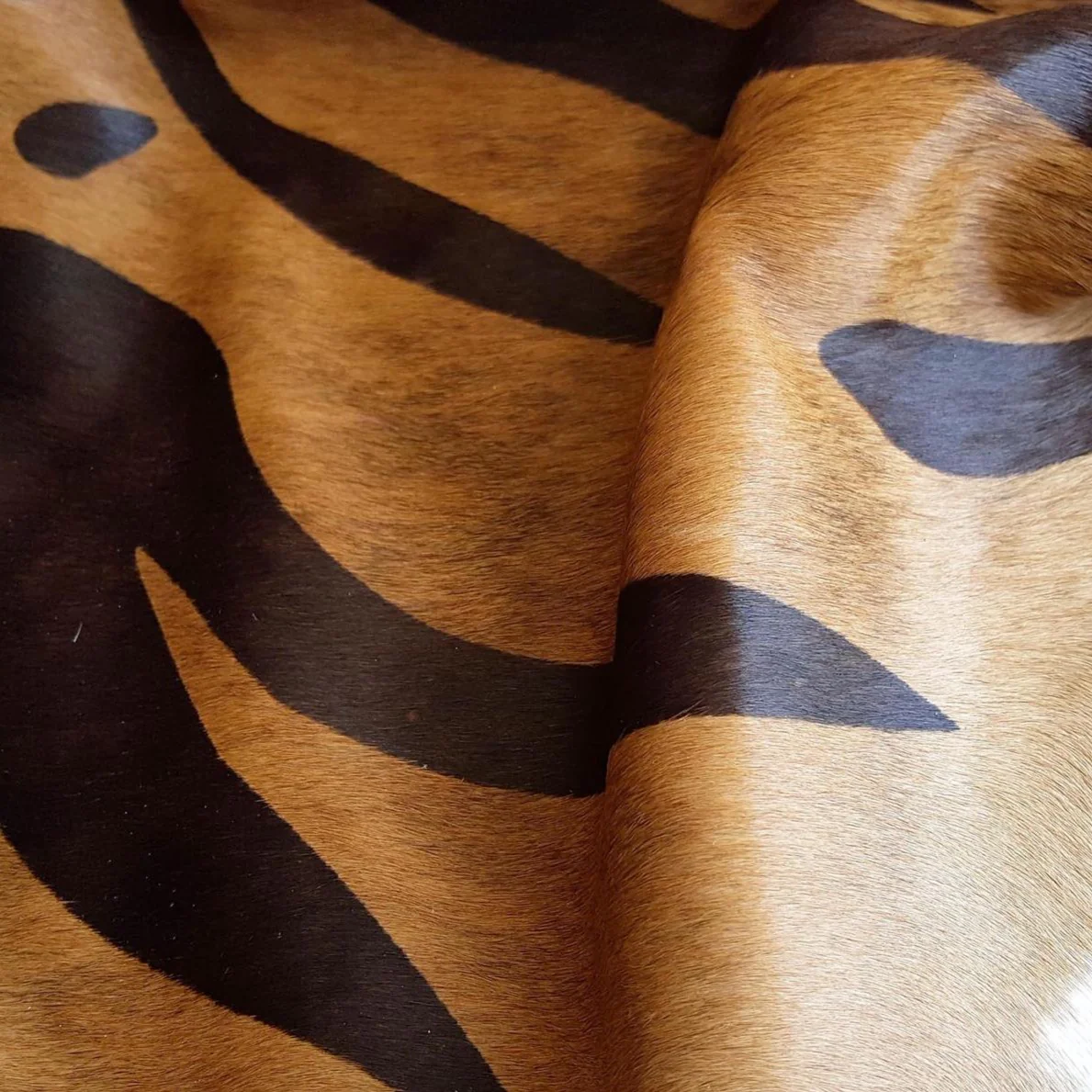 Tiger on Caramel Cowhide Rug - Image 4